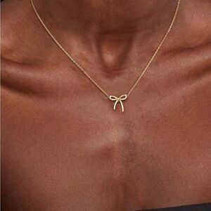 Gold bow necklace